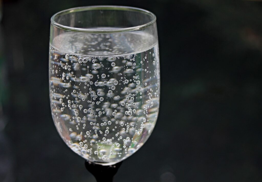 【レビュー】強炭酸水オウザソーダはコスパ抜群でおすすめ!